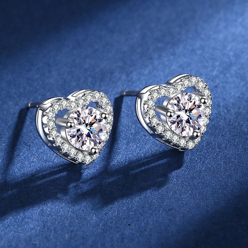 Four Claw Heart Moissanite Stud Earrings 0.5ct