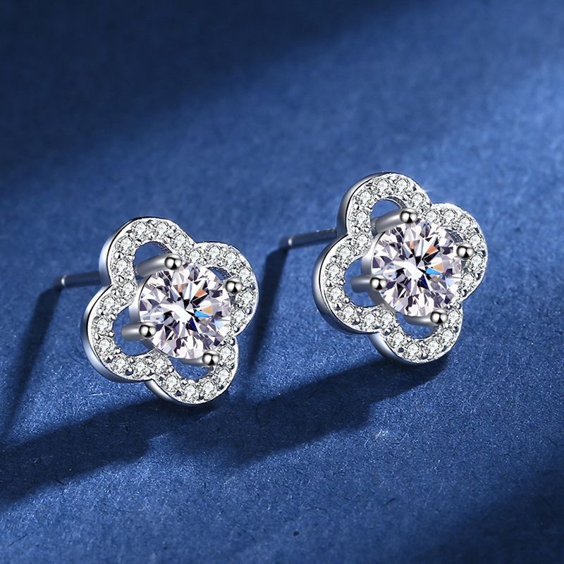 Four Leaf Clover Moissanite Stud Earrings 0.5ct