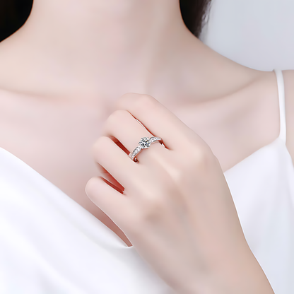 Fashion Arrow Shaped Moissanite Ring