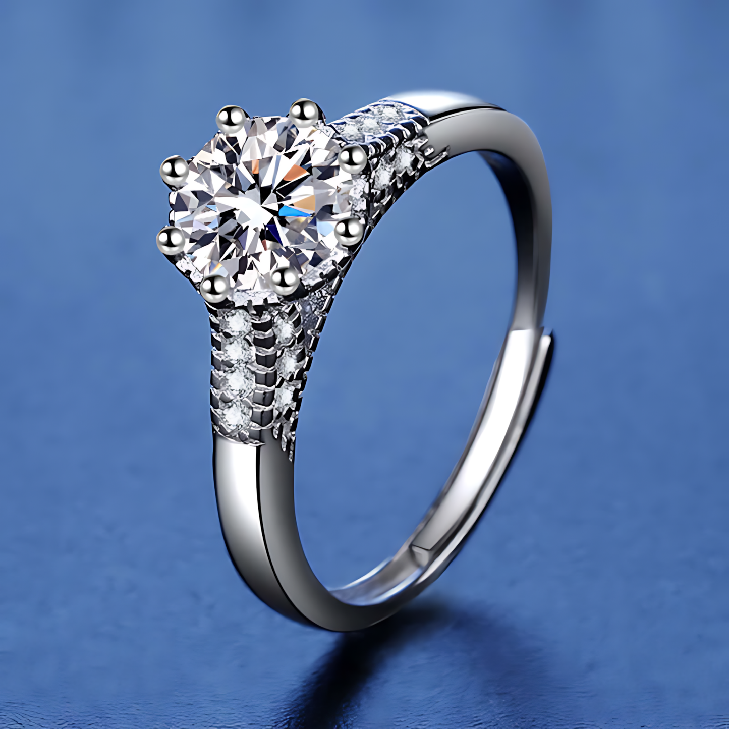 Fashionable Classic Moissanite Ring